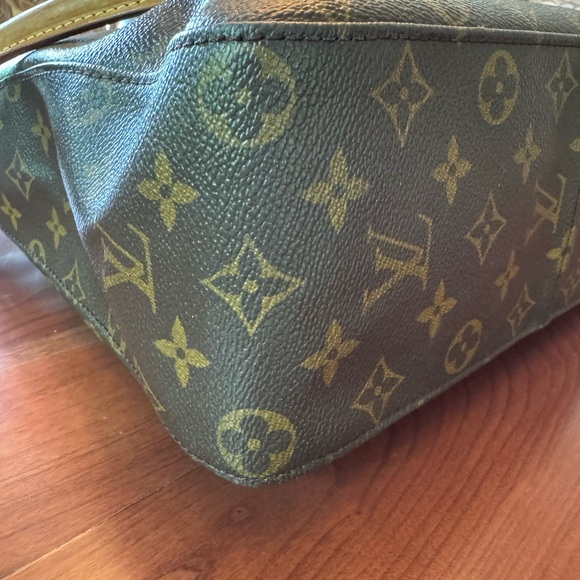 Louis Vuitton Looping - Picture 7 of 9